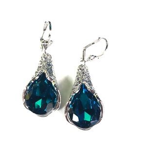Sparkly Blue Pendant Earring Set